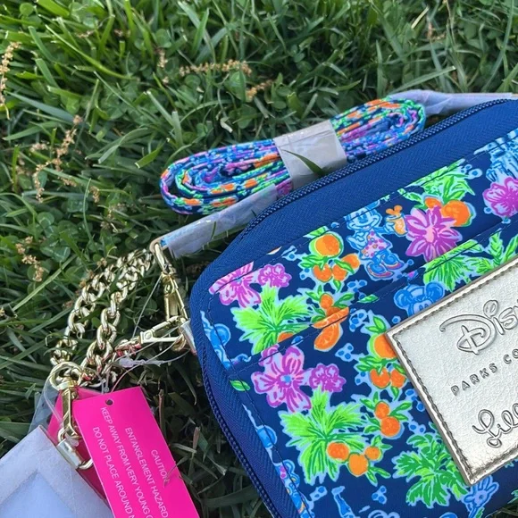 NWT Lilly Pulitzer x Disney Parks Collection Marsten Crossbody Bag - Picture 10 of 15